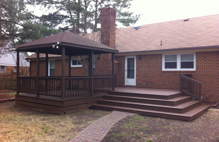 Deck Staining & Sealing